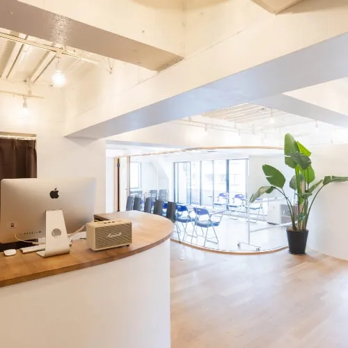 開講8年、受講者数10,000以上の実績