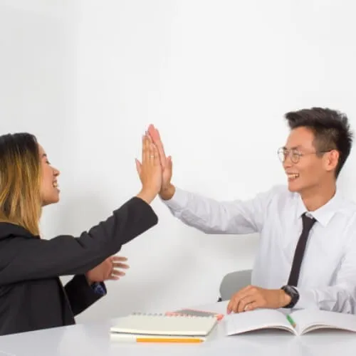 モチベーションを維持し挫折を防ぐ受講生同士で高めあえるコミュニティ